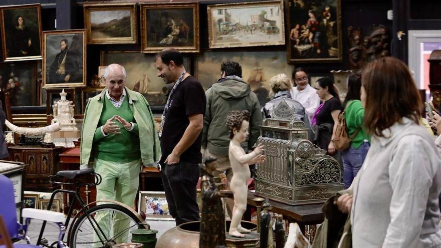 Gijón se convierte en un gran cazatesoros del universo vintage con la feria del desembalaje