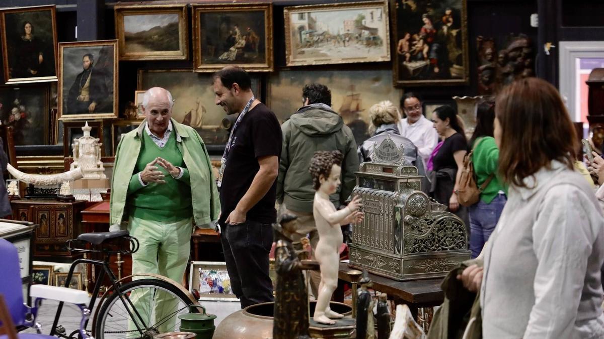 Visitantes a la feria del desembalaje en ubna edición anterior