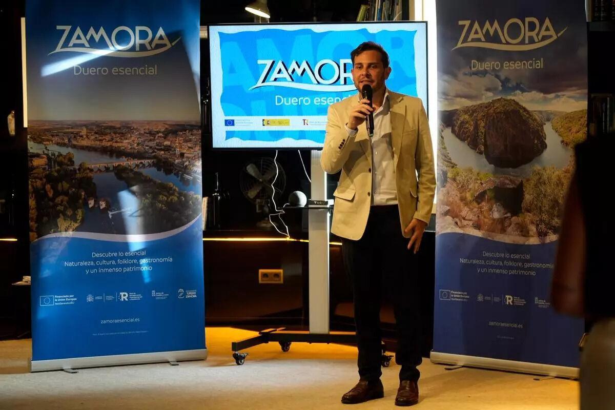 El vicepresidente primero y diputado Víctor López de la Parte durante la presentación de Zamora Duero Esencial ayer en Madrid