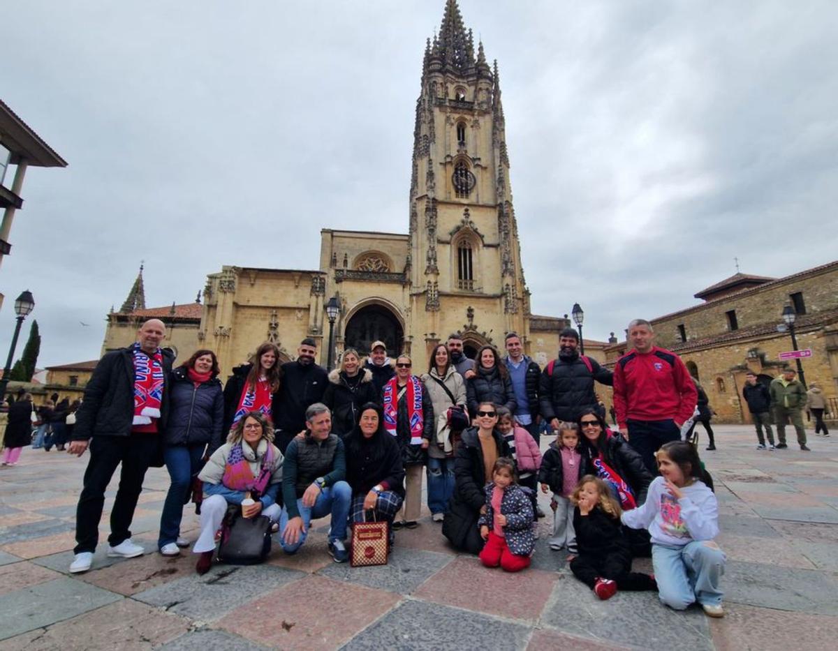 "La comida compensa el mal tiempo", dicen los turistas que toman la ciudad