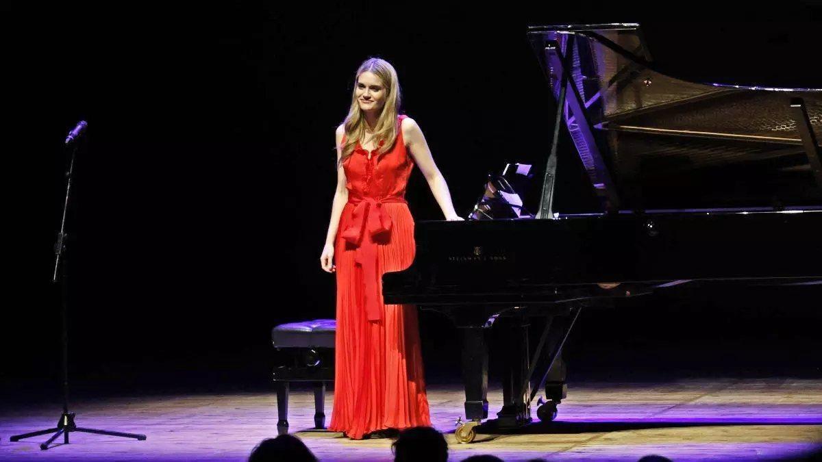 Isabel Dobarro, pianista compostelana, durante un concierto en el Auditorio de Galicia.