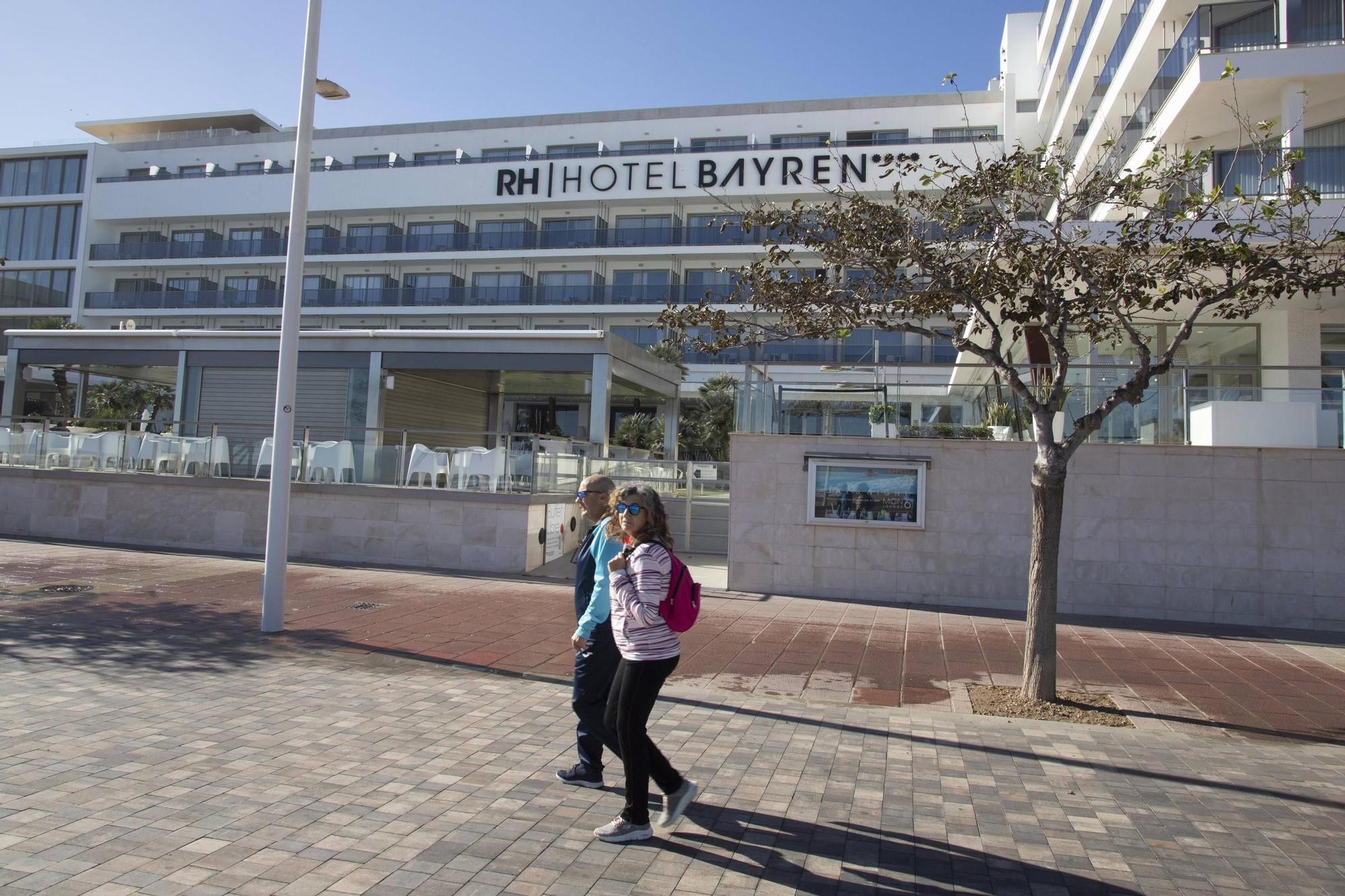 Hoteles abiertos y cerrados en la playa de Gandia