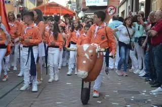 GALERÍA | Las mejores imágenes del desfile de peñas en Benavente