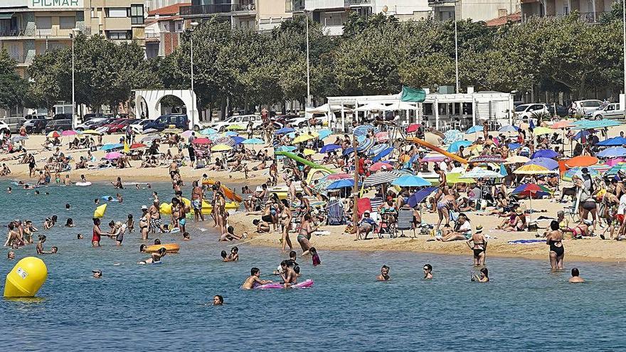 Banyistes a Palamós aquesta setmana.