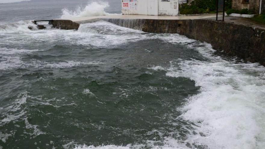 Portos compromete la desafectación de los paseos y playas de Banda do Río y Pescadoira