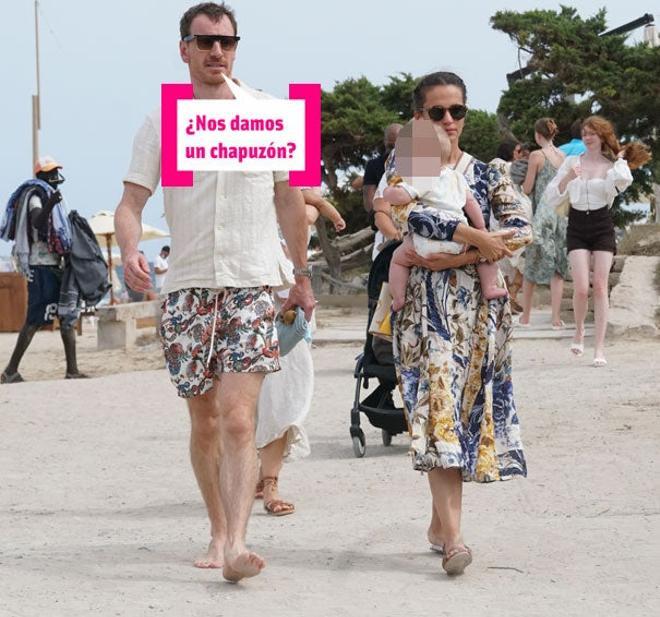 Michael Fassbender y Alicia Vikander con su hijo en Ibiza