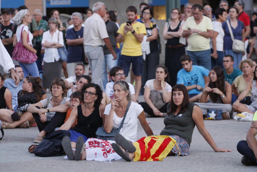 Concentració a la plaça de l''U d''octubre de Girona per l''aniversari del 20-S