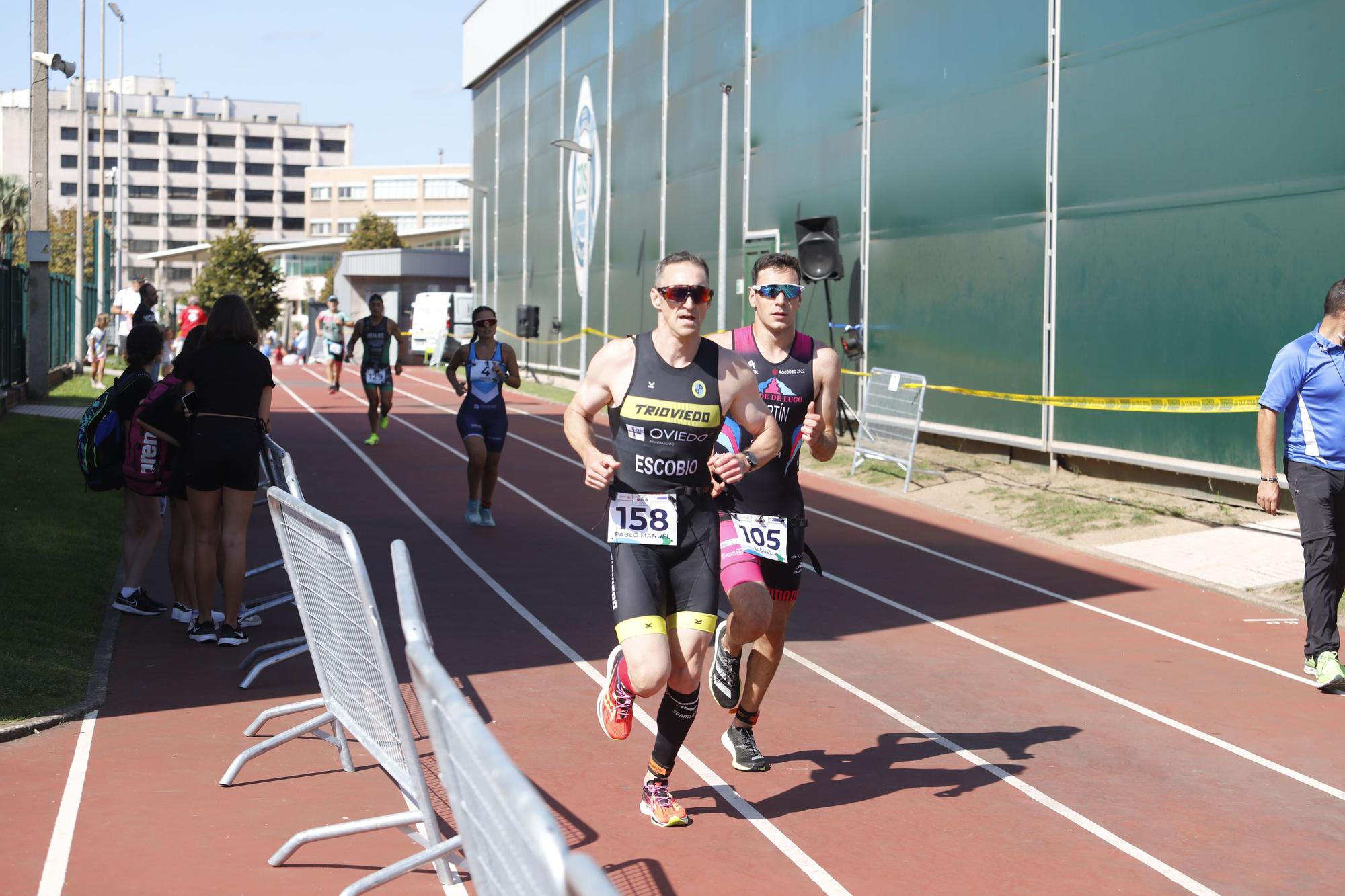 EN IMÁGENES: Barroso y Tenreiro ganan el triatlón del Santa Olaya