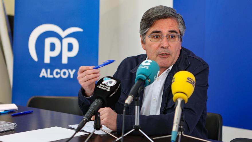 El PP de Alcoy pide la dimisión de Toni Francés por la gestión de la peatonalización