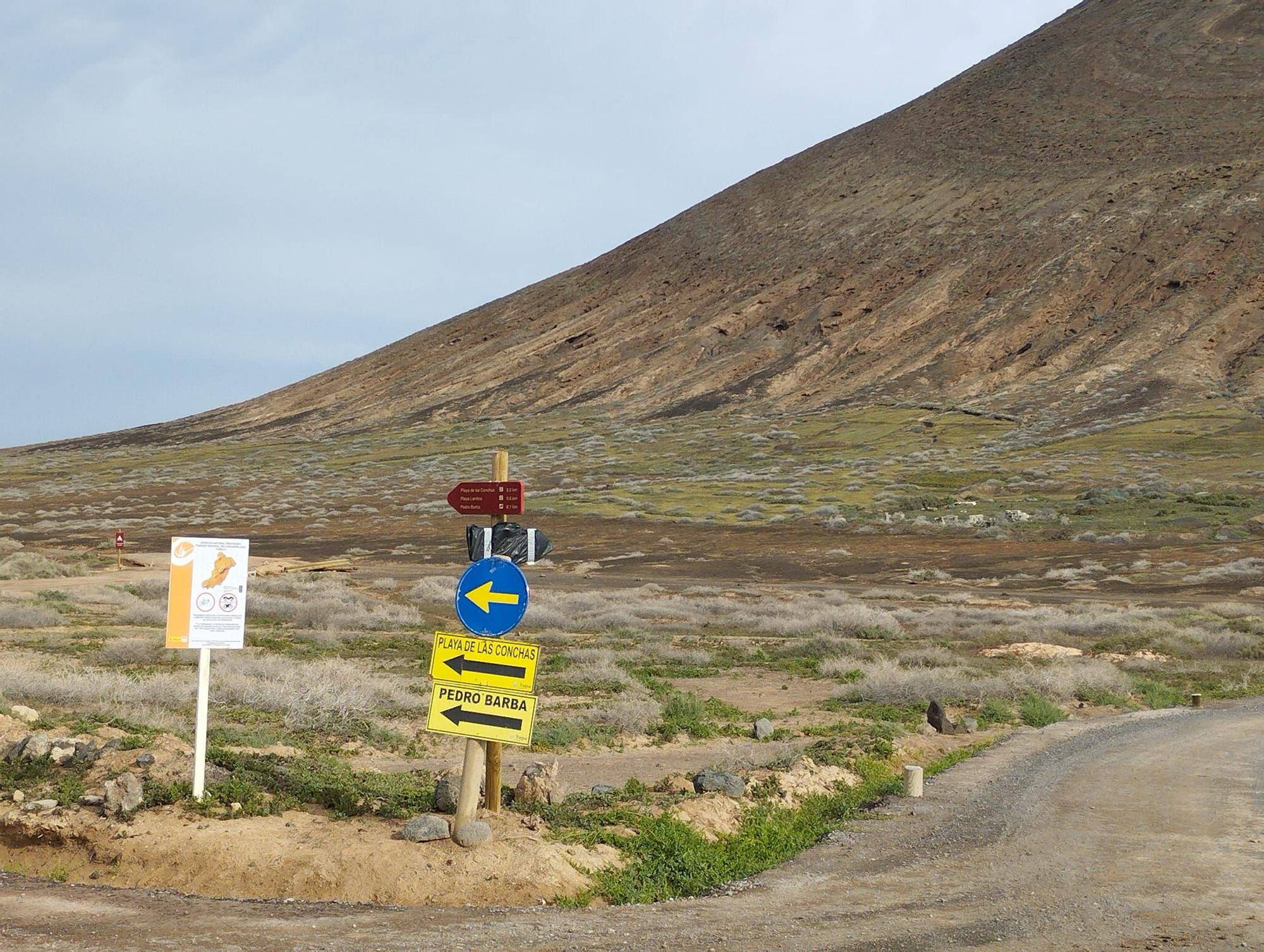 Polémica en La Graciosa por la instalación de nuevas señales de tráfico