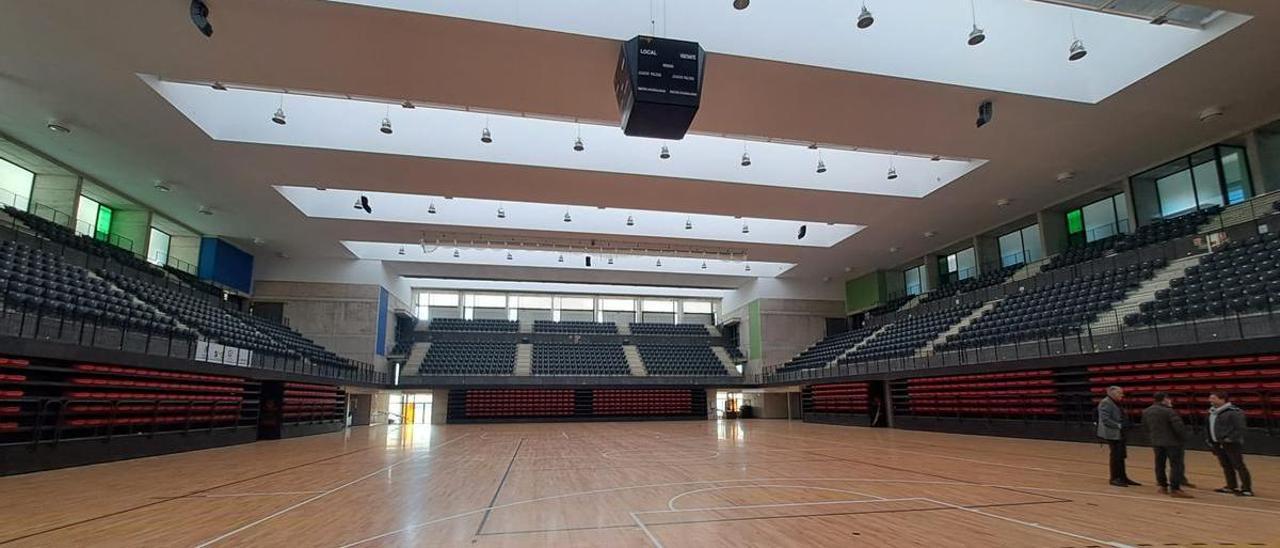 Foto general de este jueves del pabellón del Centro de Tecnificación Deportiva (CTD), que ya presenta la cubierta y el parqué totalmente renovados tras finalizar las obras de reparación en el polideportivo.
