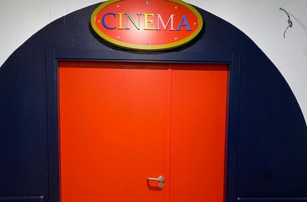El hospital Reina Sofía está a punto de inaugurar una sala de cine para los niños ingresados.