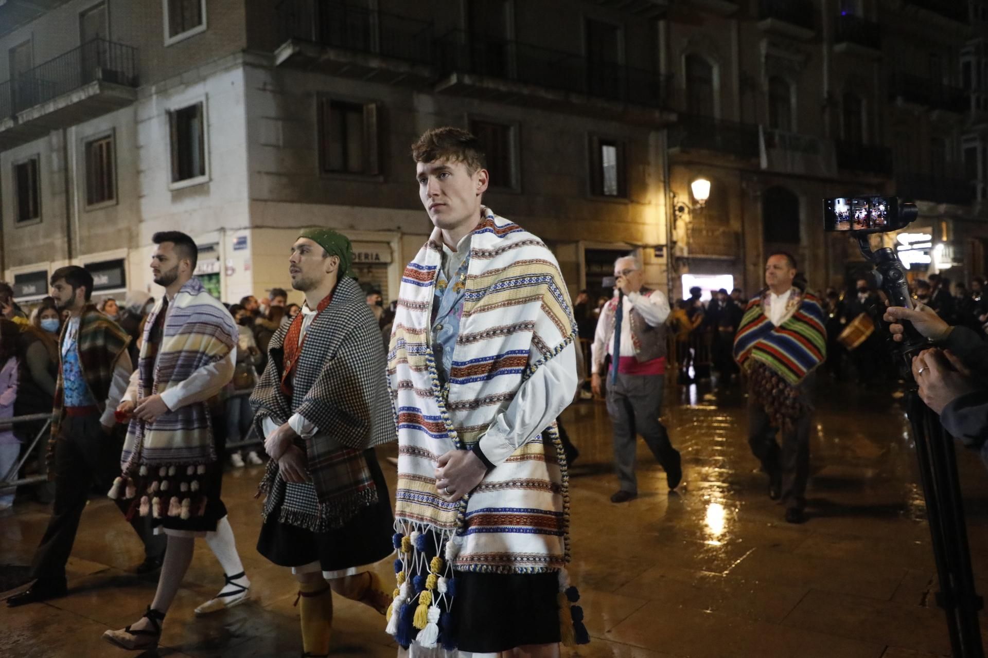 Búscate en el primer día de ofrenda por la calle Quart (entre las 20:00 a las 21:00 horas)