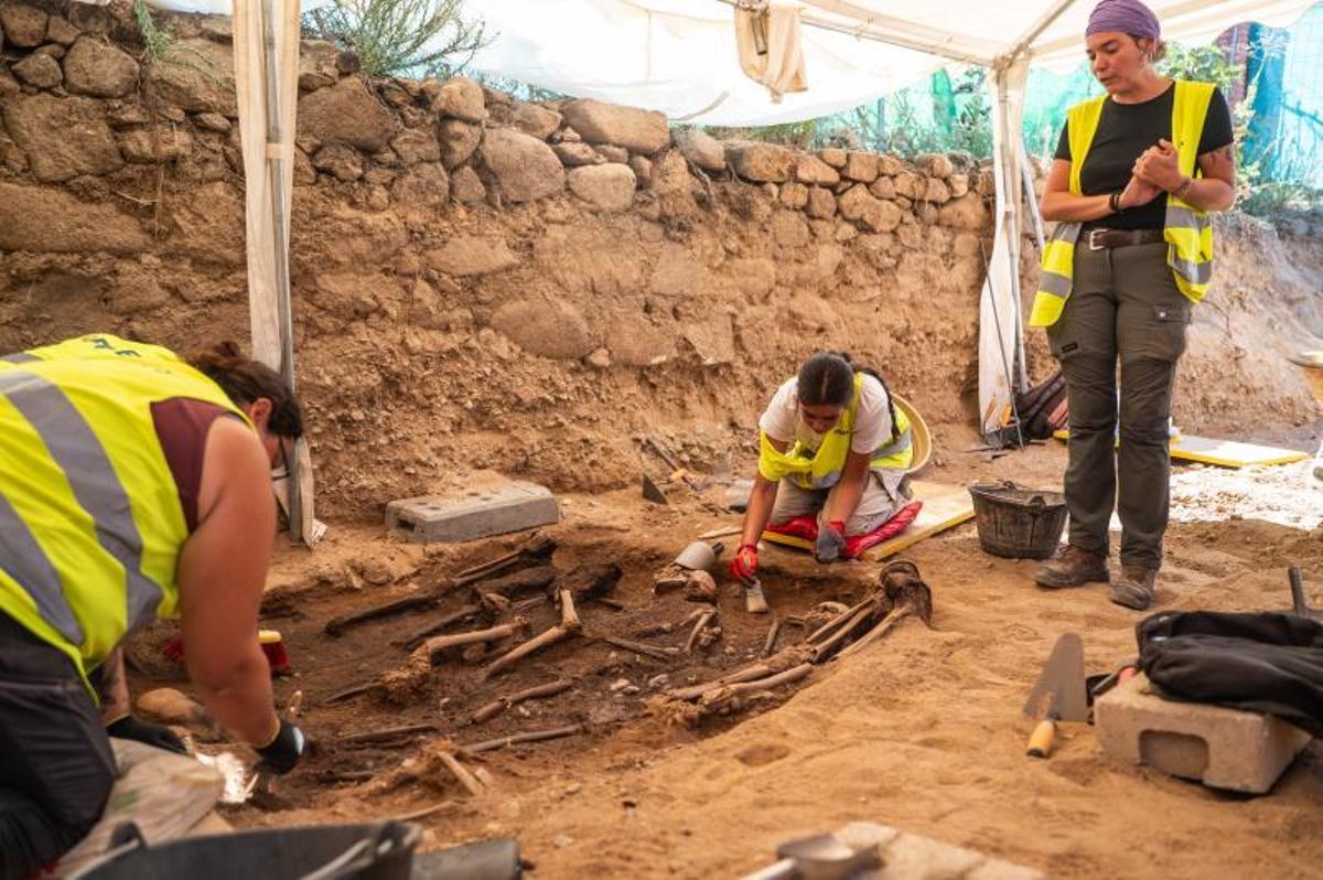 El hallazgo de cinco víctimas de la represión franquista en Cáceres devuelve la esperanza: "Queremos que nuestros familiares puedan descansar con dignidad"