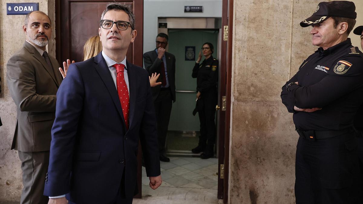 El ministro Félix Bolaños visita la Oficina de Denuncias y Atención a la Mujer en Valencia