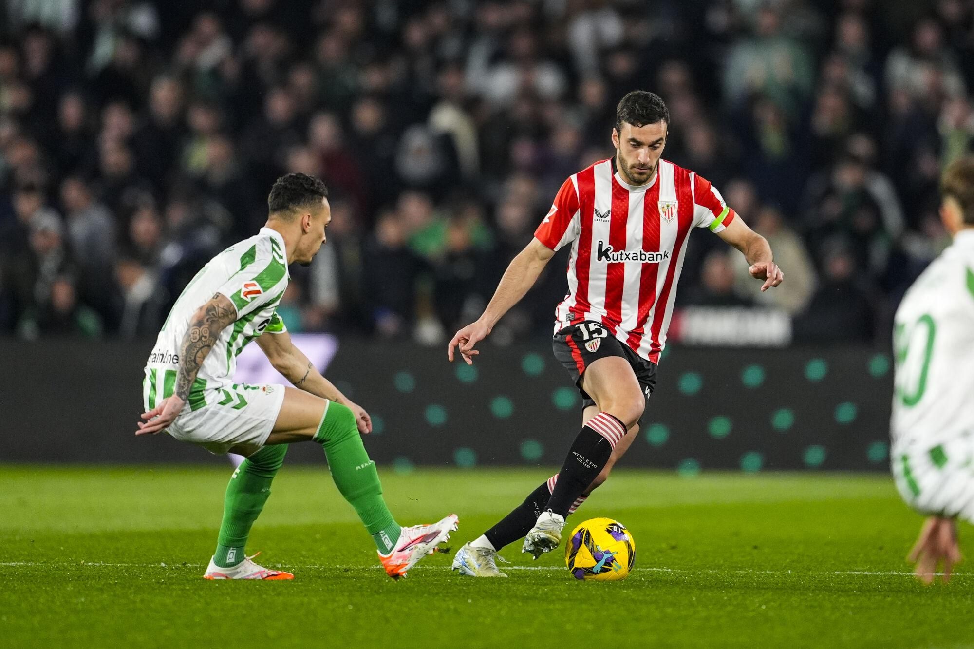 Inigo Lekue of Athletic Club in action during the Spanish league, LaLiga EA Sports, football match played between Real Betis and Athletic Club at Benito Villamarin stadium on February 2, 2025, in Sevilla, Spain. AFP7 02/02/2025 ONLY FOR USE IN SPAIN. Joaquin Corchero / AFP7 / Europa Press;2025;SPORT;ZSPORT;SOCCER;ZSOCCER;Real Betis v Athletic Club - LaLiga EA Sports;