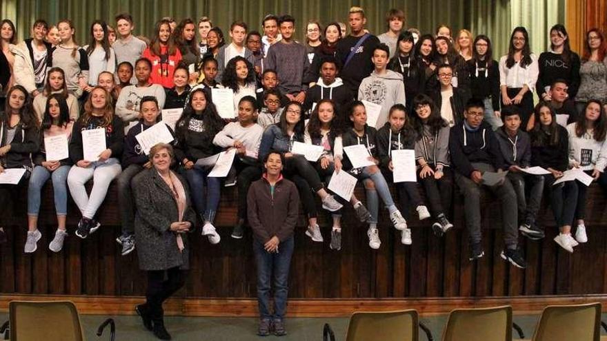 Estudiantes del Sagrado Corazón de Jesús y de Isla de la Reunión, tras la jornada de convivencia.