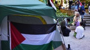 Acampada en apoyo a Palestina en la UB del Raval