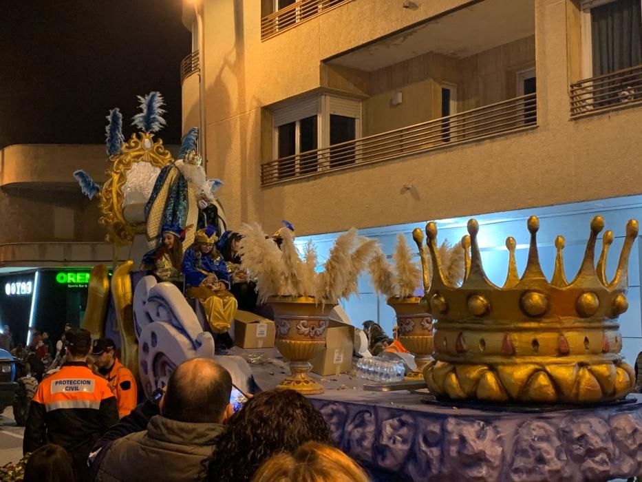 Melchor, Gaspas y Baltasar han recorrido las calles de Pilar de la Horadada durante la Cabalgata de 2020