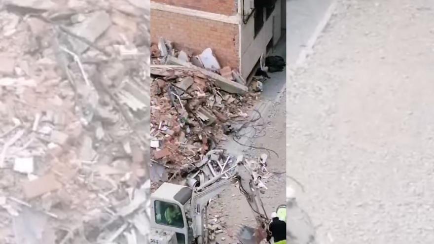 Comienza el desescombro del edificio derrumbado en la calle San Francisco de Teruel