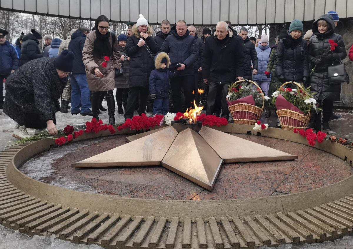 La matança de soldats russos la nit de Cap d’Any fa revifar el descontentament amb la gestió de la guerra a Rússia La matança de soldats russos la nit de Cap d’Any fa revifar el descontentament amb la gestió de la guerra a Rússia