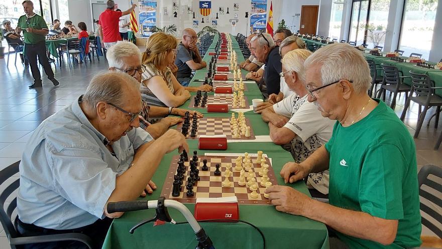 Jugadores de hasta 94 años participan en el festival internacional de ajedrez de Sant Joan