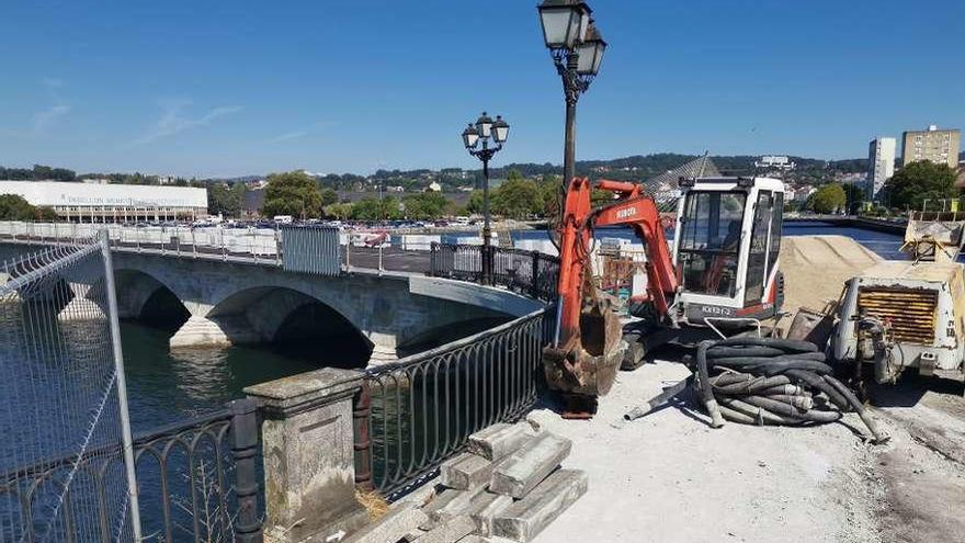 Obras en el puente de O Burgo. // S.A.