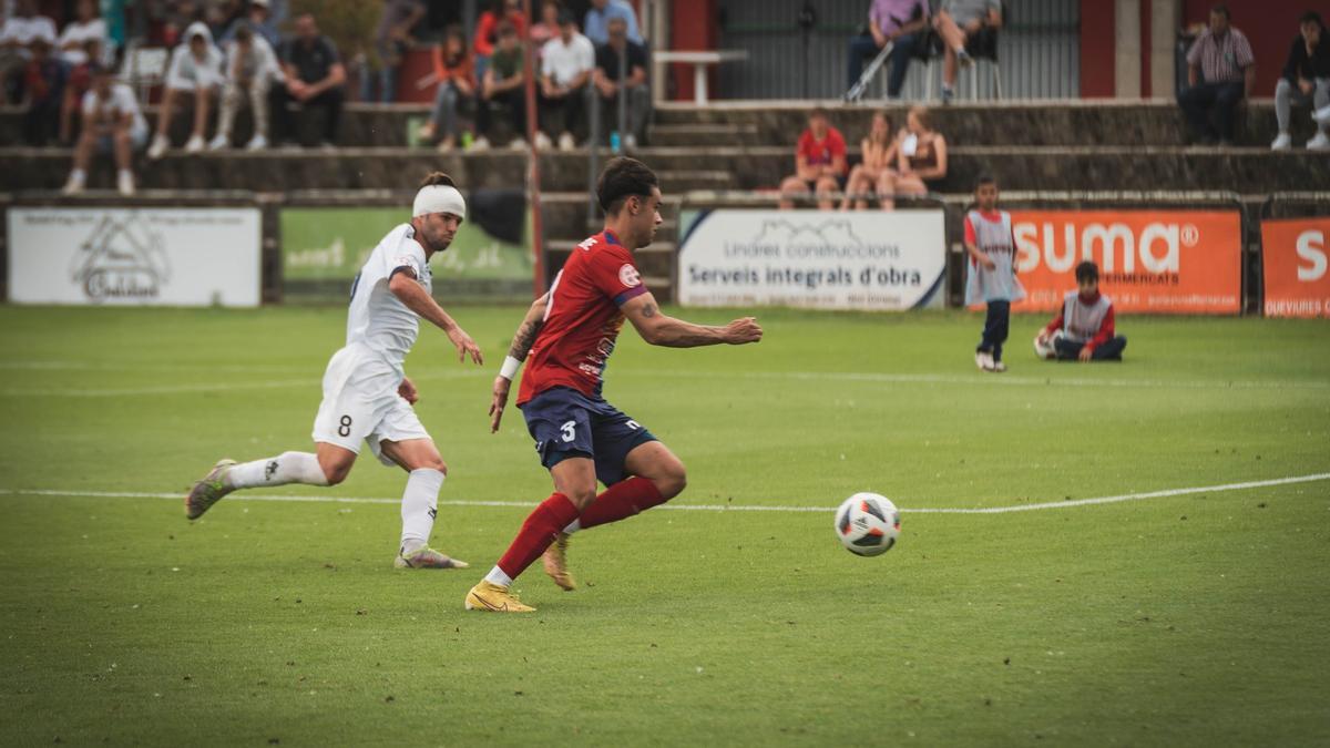 Valverde intenta desbordar Fran Carbià