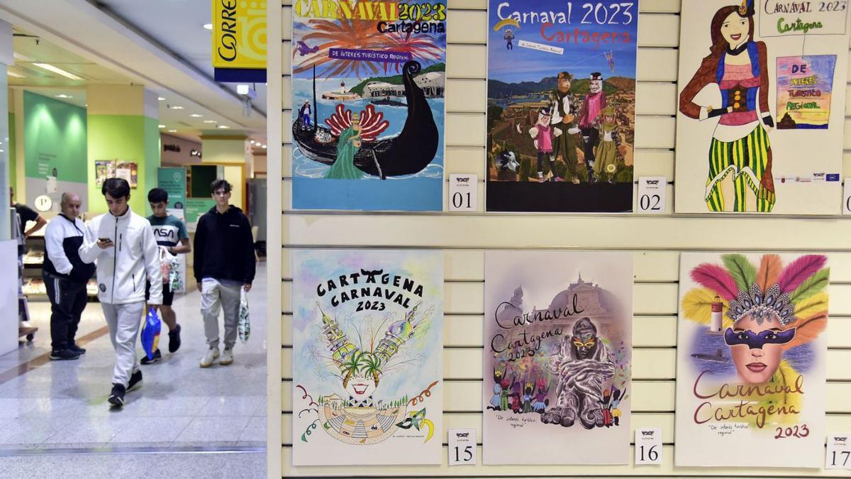 Los carteles de Carnaval ya lucen en el Corte Inglés | A.C.