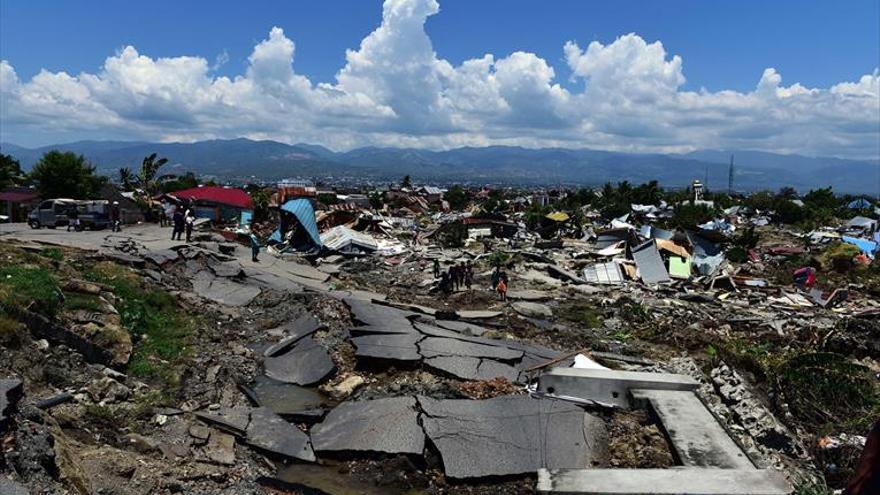 Indonesia eleva el número de fallecidos por el tsunami a 832