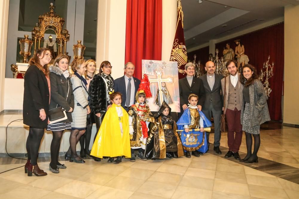 La Junta Mayor desveló ayer el cartel anunciador de la Semana Santa para niños. Además ha incluido los actos organizados por los pequeños en los colegios en la guía de Cuaresma y La Pasión y creado un