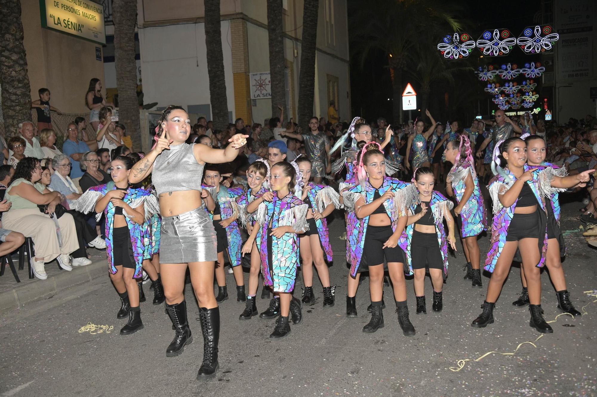 Derroche de musica y color en Santa Pola