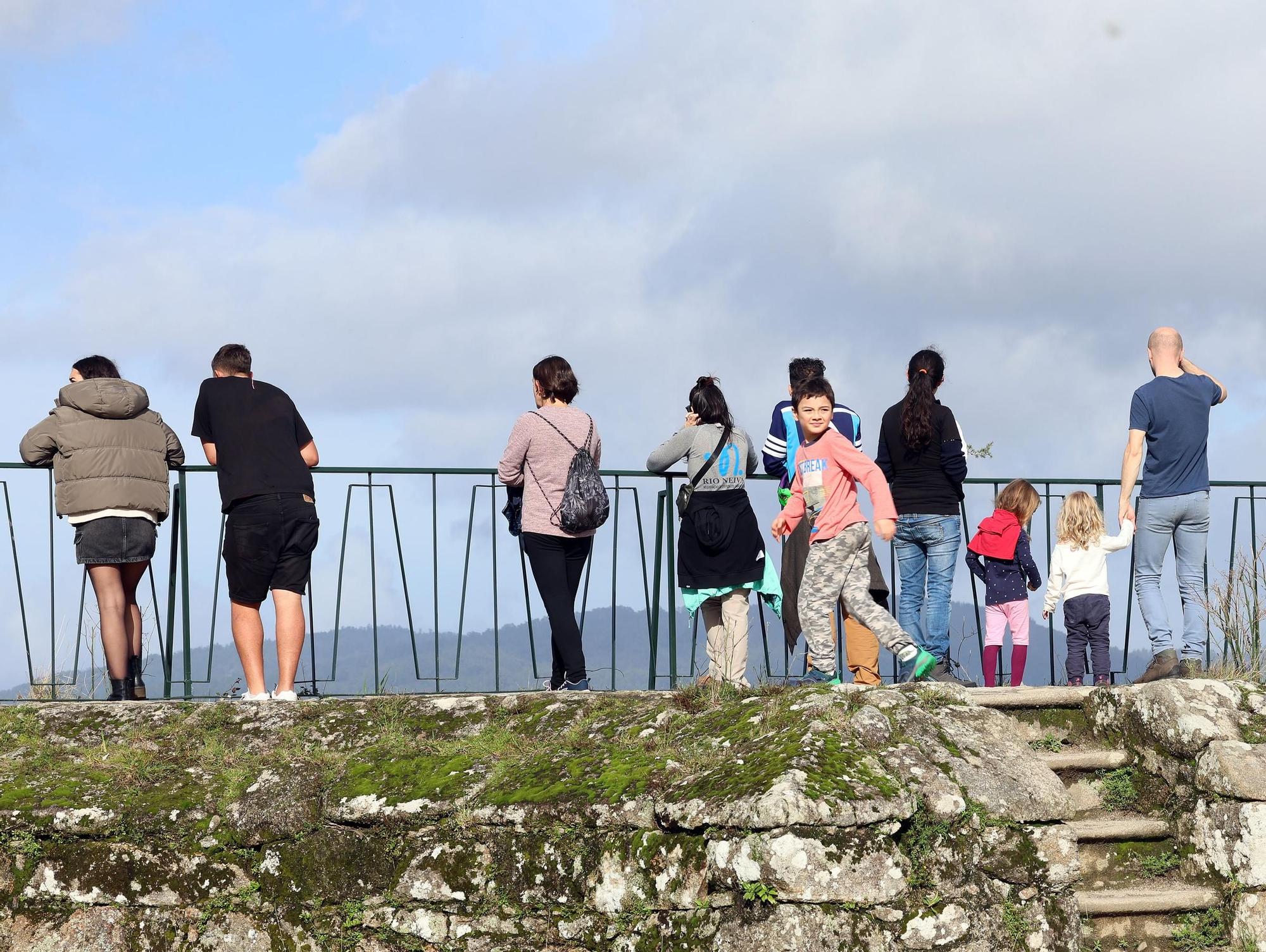 Los vigueses "hacen la fotosíntesis" antes de la llegada de la lluvia