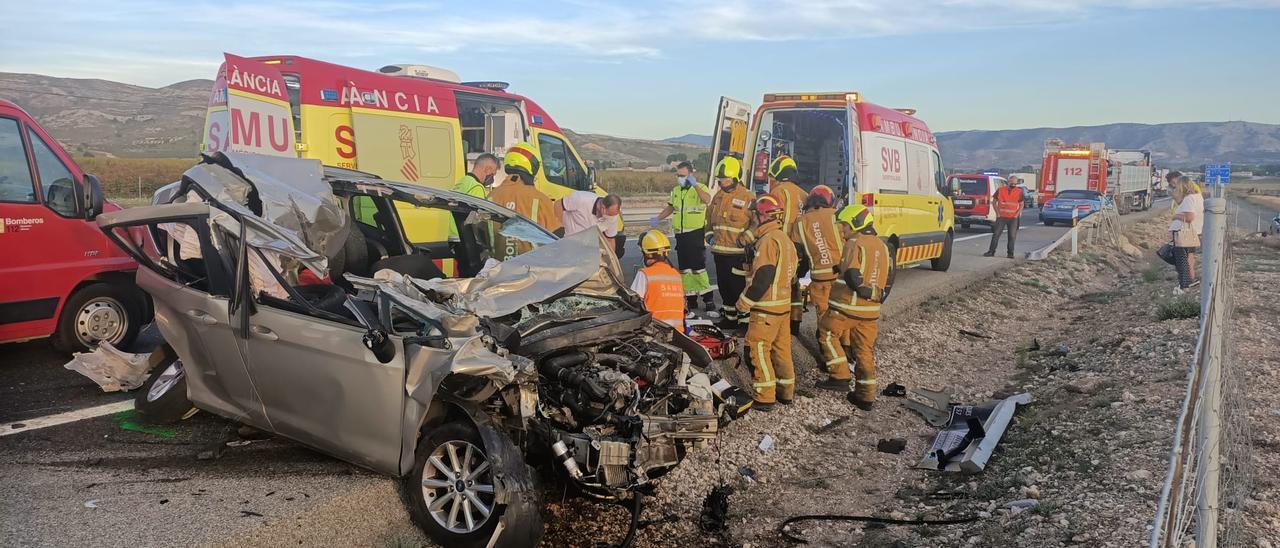 Un herido grave en Villena tras un choque en cadena de cinco vehículos en la autovía A-31