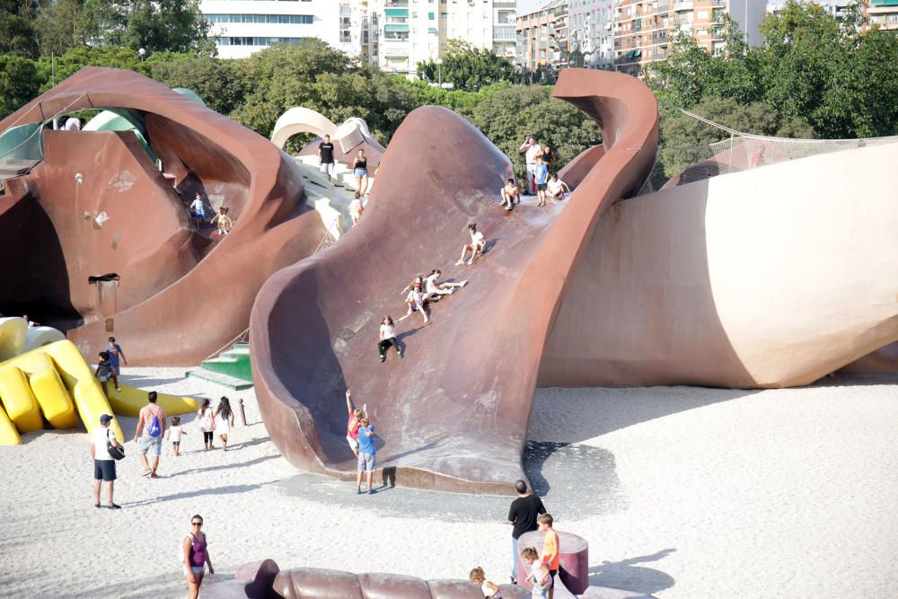 Actividades en el jardín del Túria, el antiguo cauce del río en València.