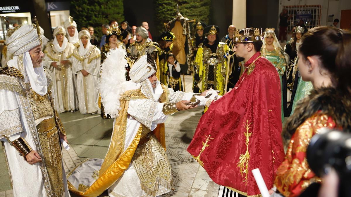 El Infante Alfonso recibe la llave de la ciudad de Lorca de manos del caudillo almohade Muhammad Ben Aslí ben Alíen señal de la rendición de la misma.
