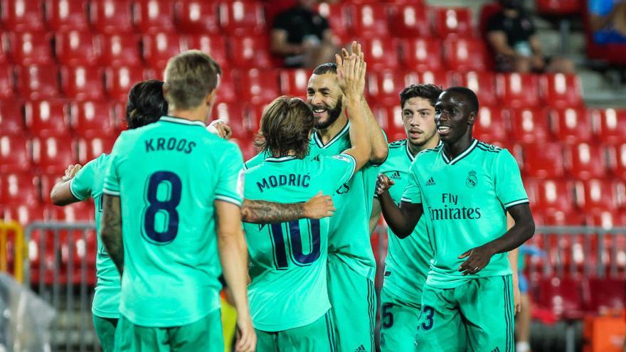 Els jugadors del Reial Madrid celebren el gol de Benzema