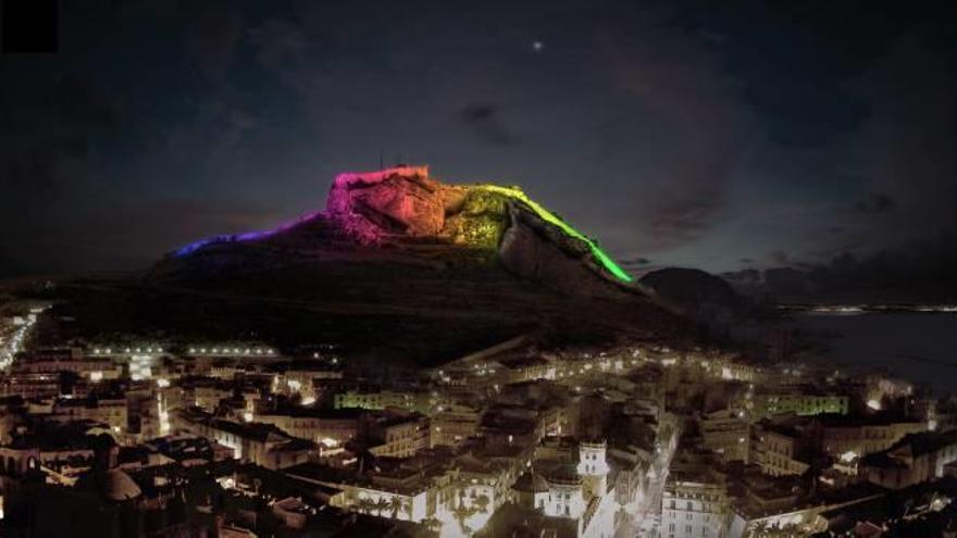 El Castillo de Santa Bárbara podrá iluminarse en los próximos meses con diferentes colores en función de fechas señaladas, como, por ejemplo, el día del Orgullo, según la recreación virtual.