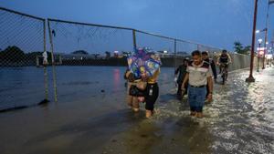 Al menos seis muertos y más de 27.000 afectados por las fuertes lluvias en Ecuador