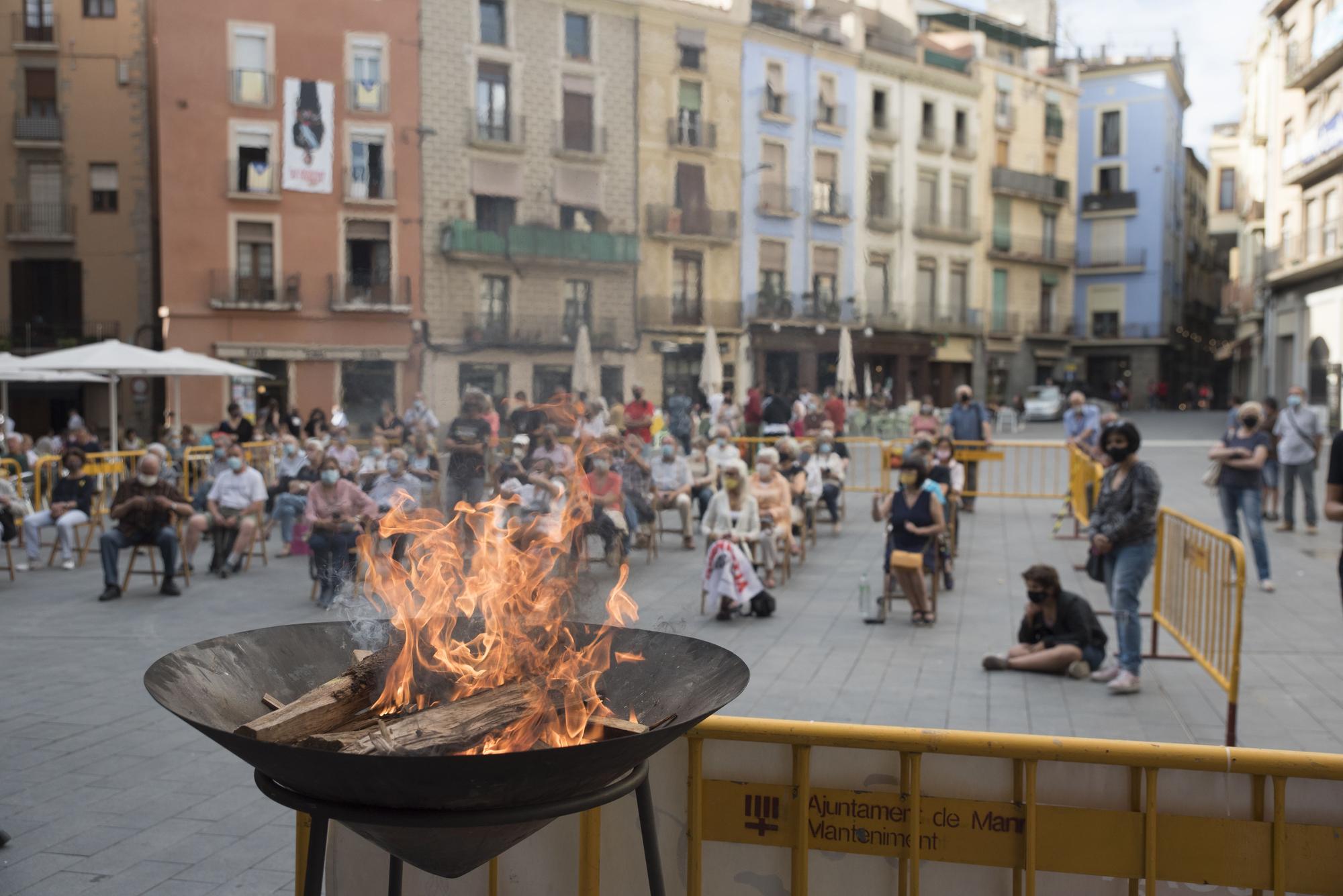 Un centenar de persones reben la Flama del Canigó