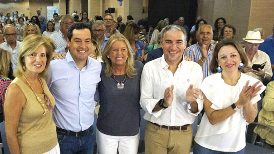 Juanma Moreno ha participado junto a otros dirigentes del PP en un encuentro con mayores en Marbella.