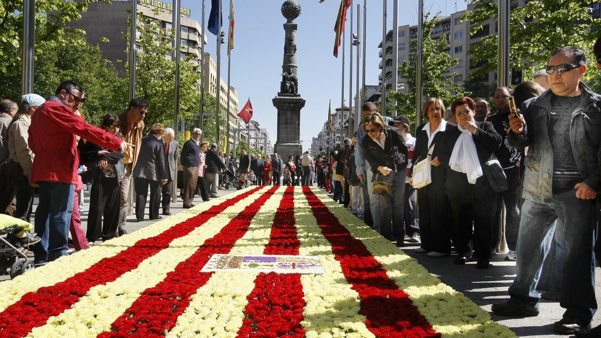 Una de las primeras decisiones que se tomaron fue la bandera y el escudo de Aragón.