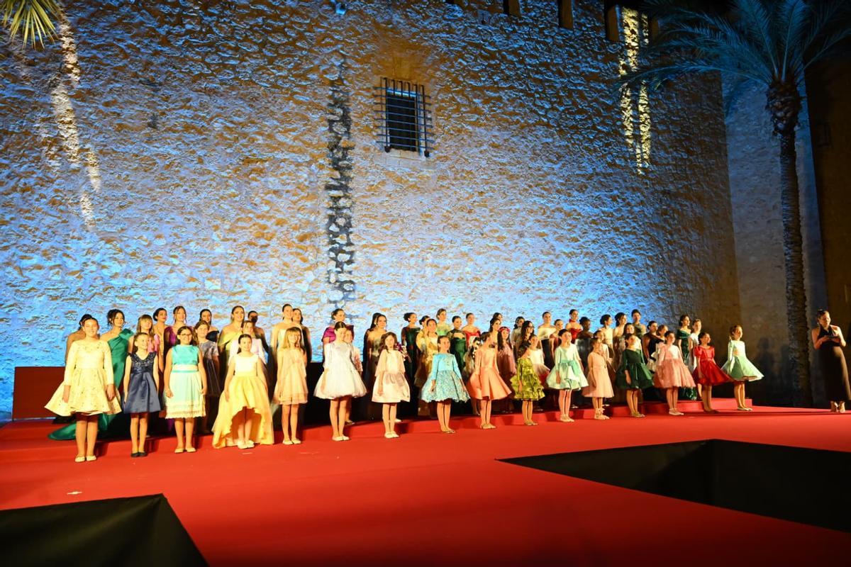 Las candidatas a Reina de las Fiestas de Elche brillan en una gala renovada en Traspalacio