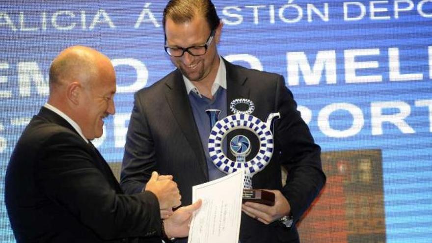 Jesús Manuel Graña recibe el premio a la gestión deportiva 2011