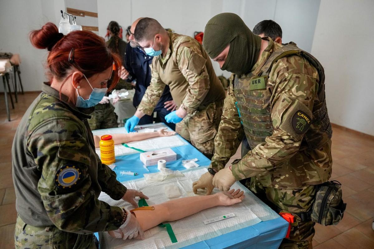 El Ejército de Tierra entrena a militares ucranianos en la Academia de Infantería de Toledo