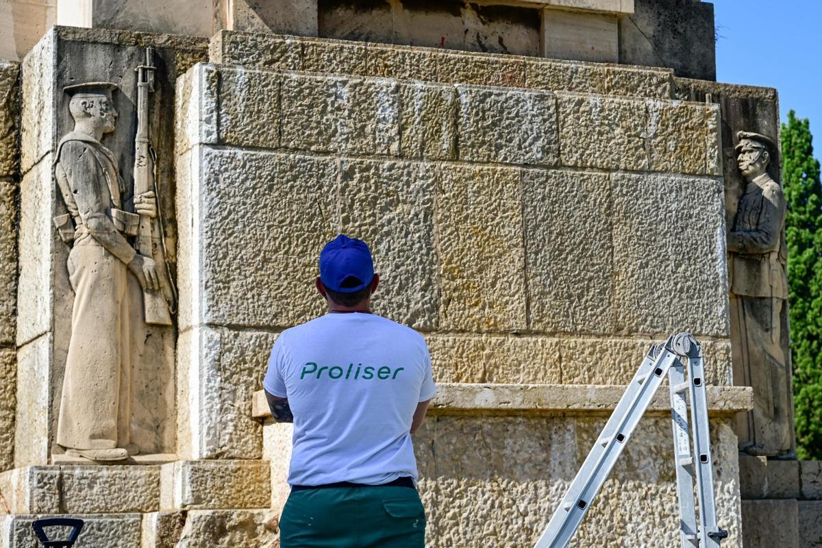 Las pintadas aparecieron tras la concentración de Núcleo Nacional.