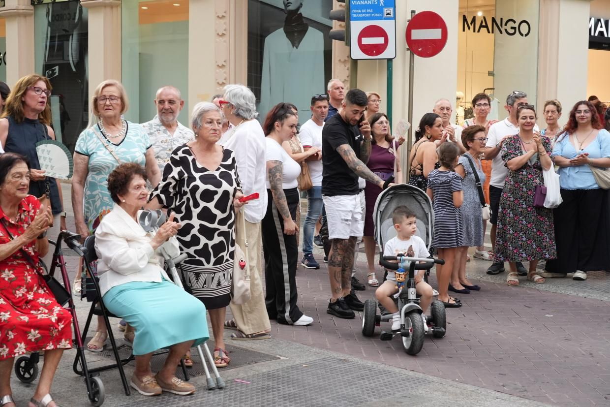 Castelló recibe con honores al Santísimo en la procesión del Corpus Christi