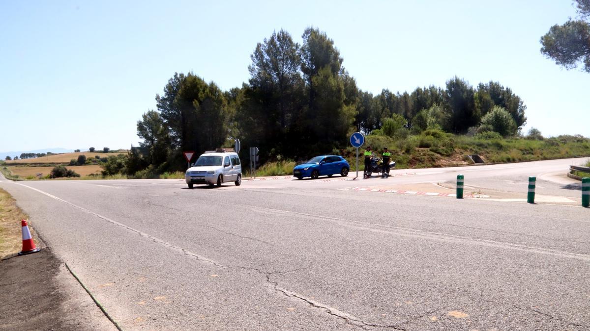 La cruïlla actual entre l’N-260 i la C-26, a Ordis, que Territori preveu substituir per un enllaç a diferent nivell per millorar la seguretat viària