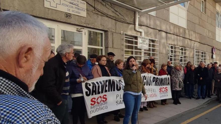 La alcaldesa, Leticia Santos, en la concentración de ayer