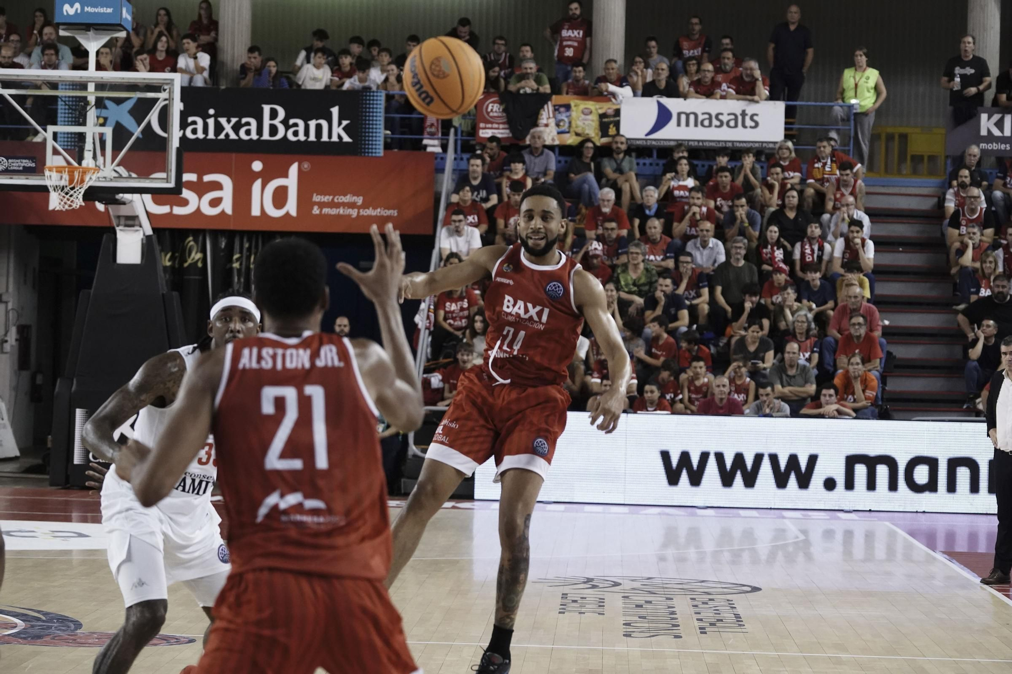 Les millors imatges del Baxi Manresa - SL Benfica